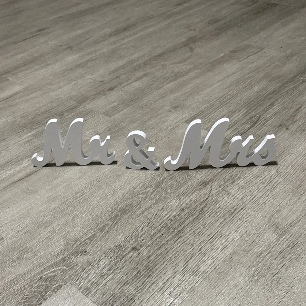 ***2/$15*** Chic White 'Mr & Mrs' Sign
